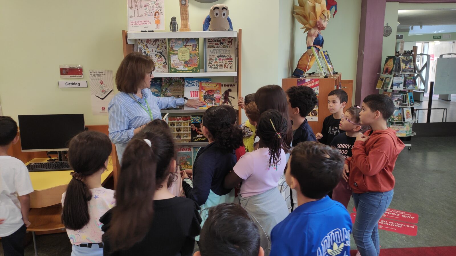 3r fa una visita a la biblioteca del barri!