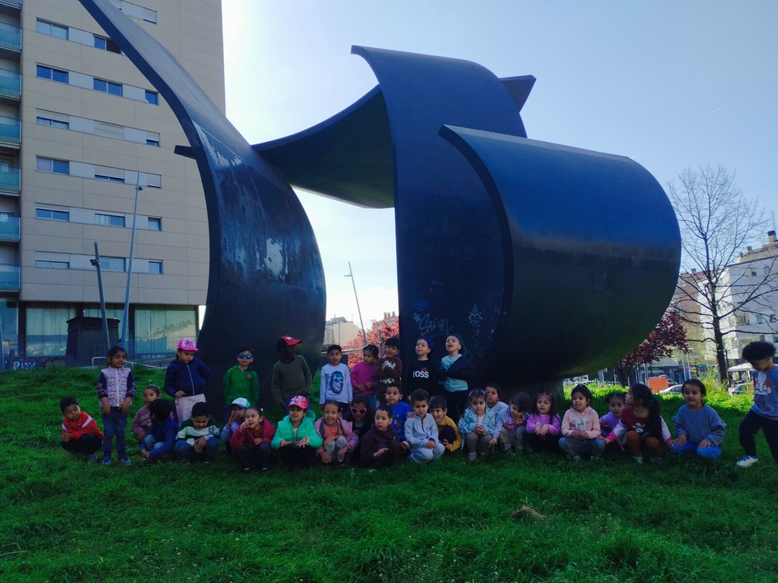 I4 fa la ruta per algunes escultures de Terrassa